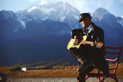 Yan Bing will stage a concert to introduce his fellow street performers to a broader audience in Beijing on Aug 8. (Photo/China Daily) Yan Bing will stage a concert to introduce his fellow street performers to a broader audience in Beijing on Aug 8. (Photo/China Daily)
