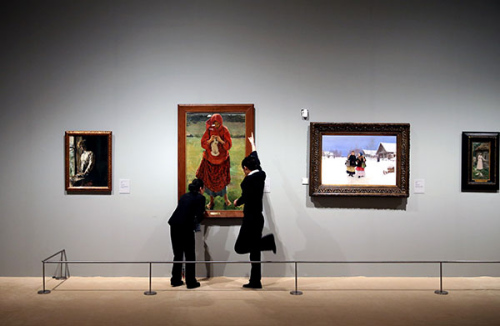 The Beijing show Echoes from the Volga River displays representative works of Peredvizhniki art from Moscow-based Tretyakov Gallery. (Photo by Jiang Dong/China Daily) The Beijing show Echoes from the Volga River displays representative works of Peredvizhniki art from Moscow-based Tretyakov Gallery. (Photo by Jiang Dong/China Daily)