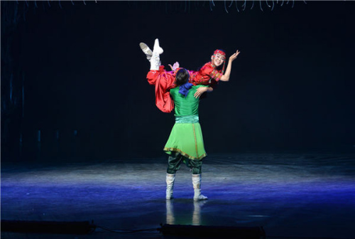 A performance by the National Art Troupe in Hohhot, Inner Mongolia, June 26, 2015. (Photo/chinadaily.com.cn) A performance by the National Art Troupe in Hohhot, Inner Mongolia, June 26, 2015. (Photo/chinadaily.com.cn)