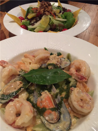 Lighter fare includes seafood pasta and artful salads. (Mike Peters/China Daily) Lighter fare includes seafood pasta and artful salads. (Mike Peters/China Daily)