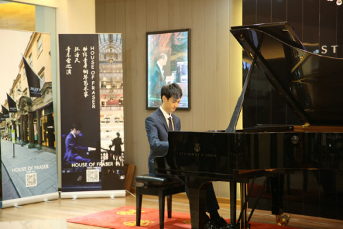 Tim Zhang plays the piano at the launch of the Future Star International Arts Festival. (Photo provided to chinadaily.com.cn) Tim Zhang plays the piano at the launch of the Future Star International Arts Festival. (Photo provided to chinadaily.com.cn)