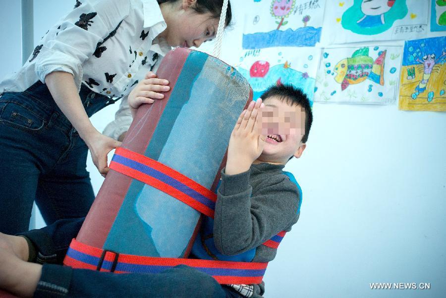 8th World Autism Awareness Day marked in China(1/4)