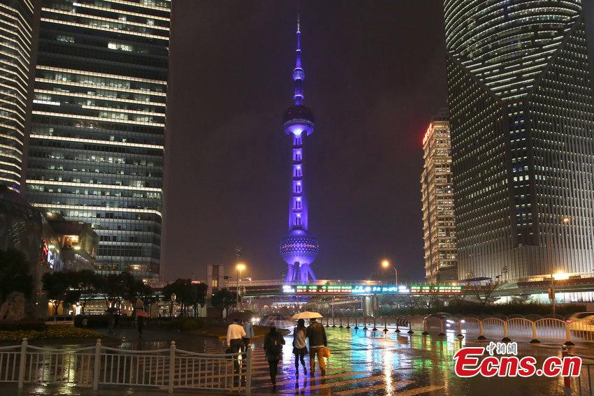 Landmarks illuminate blue to mark World Autism Awareness Day(1/6)