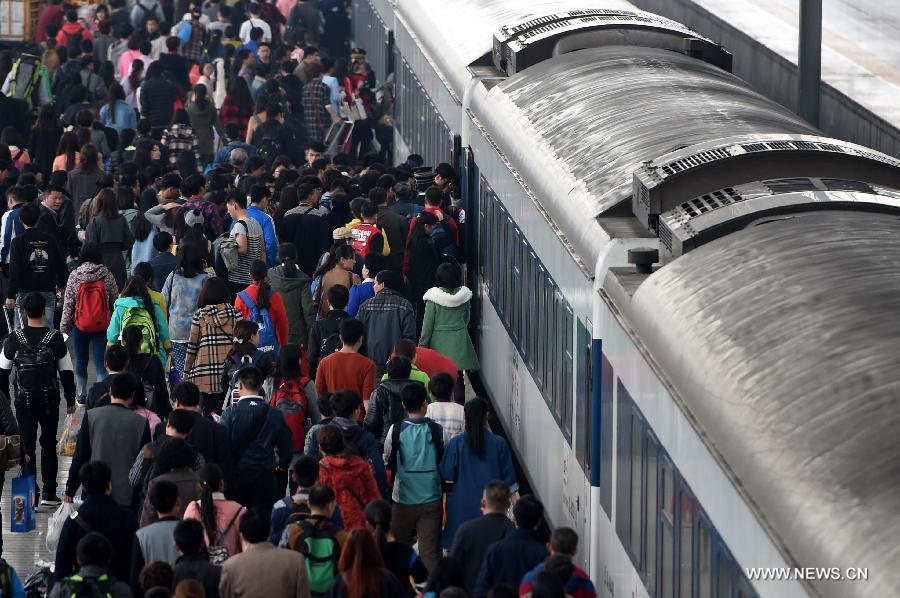 Travel rush seen in China during traditional Qingming Festival(1/4)