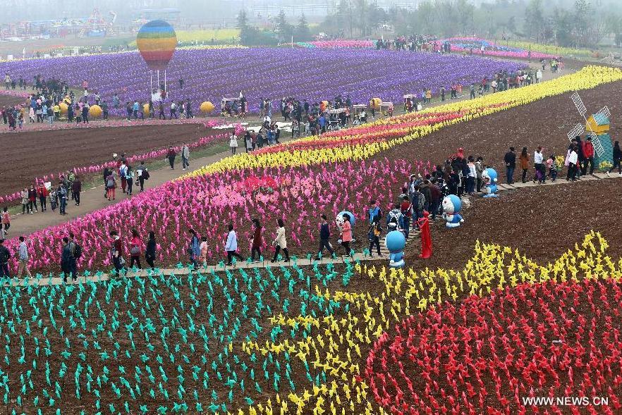 300,000 colorful pinwheels set in China's Henan for Qingming (1/3)