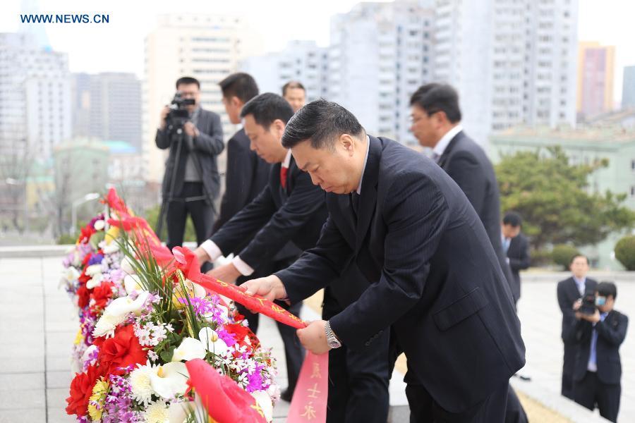 Chinese Ambassador to DPRK mourns wartime Chinese martyrs in Pyongyang (1/1)