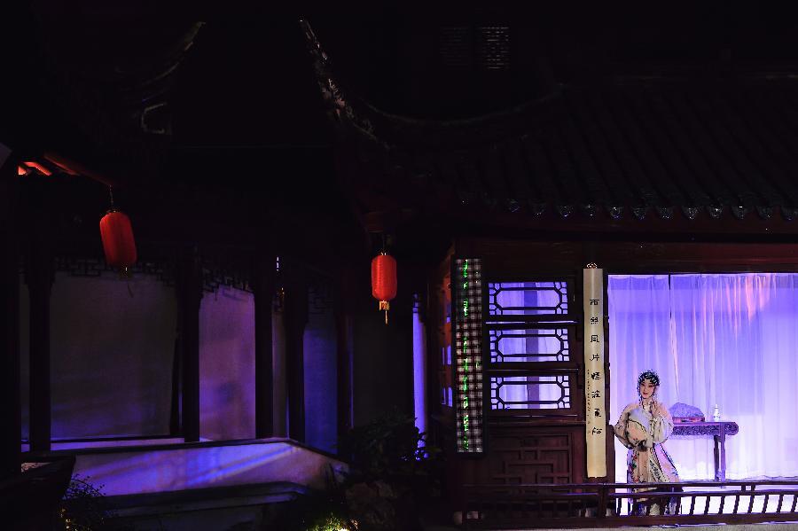 Performers stage live-action Kunqu opera in Suzhou(1/5)