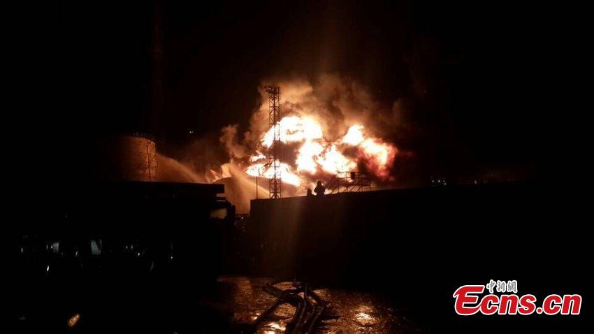 Fire reignites at chemical plant hit by explosion (1/3)