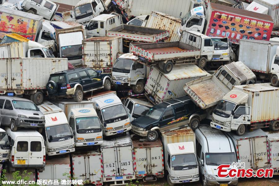 City to dismantle 6,000 heavy polluting cars (1/3)
