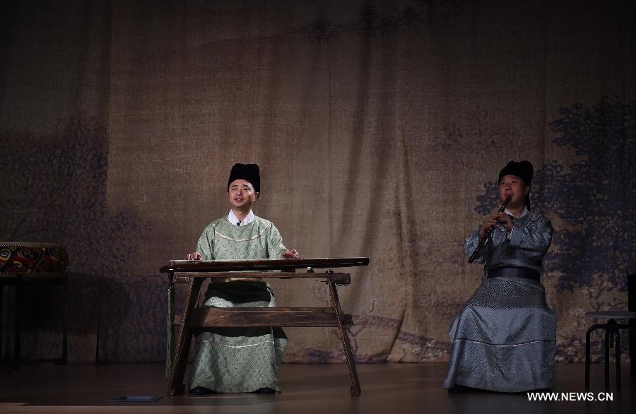 Chinese ancient music performance attracts crowds in Turkey (1/6)