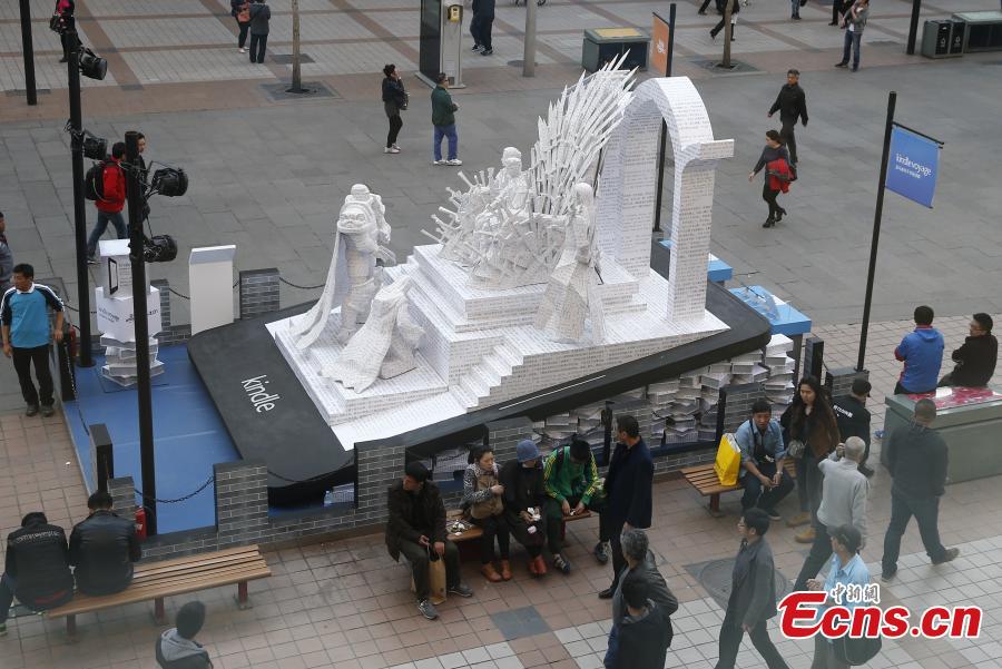 'Game of Thrones' sculpture debuts on Beijing's iconic street(1/3)
