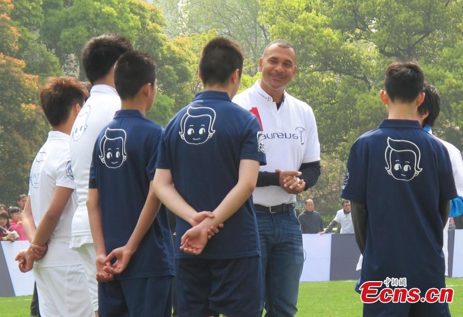 Football stars share tips with Chinese students (1/2)
