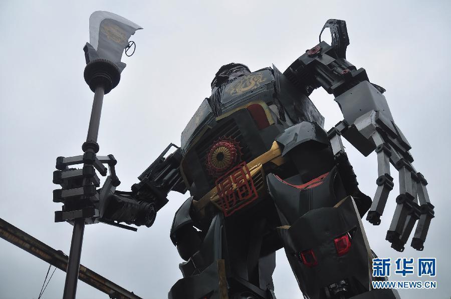Auto mechanics build sculpture of Guan Yu(1/5)