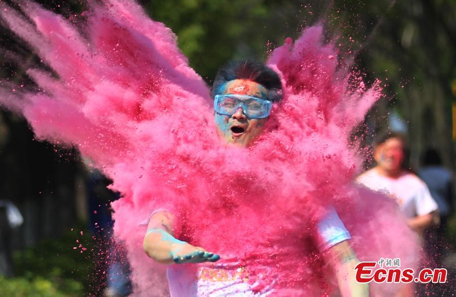 Color Run attracts over 1,000 people in Nanjing(1/8)