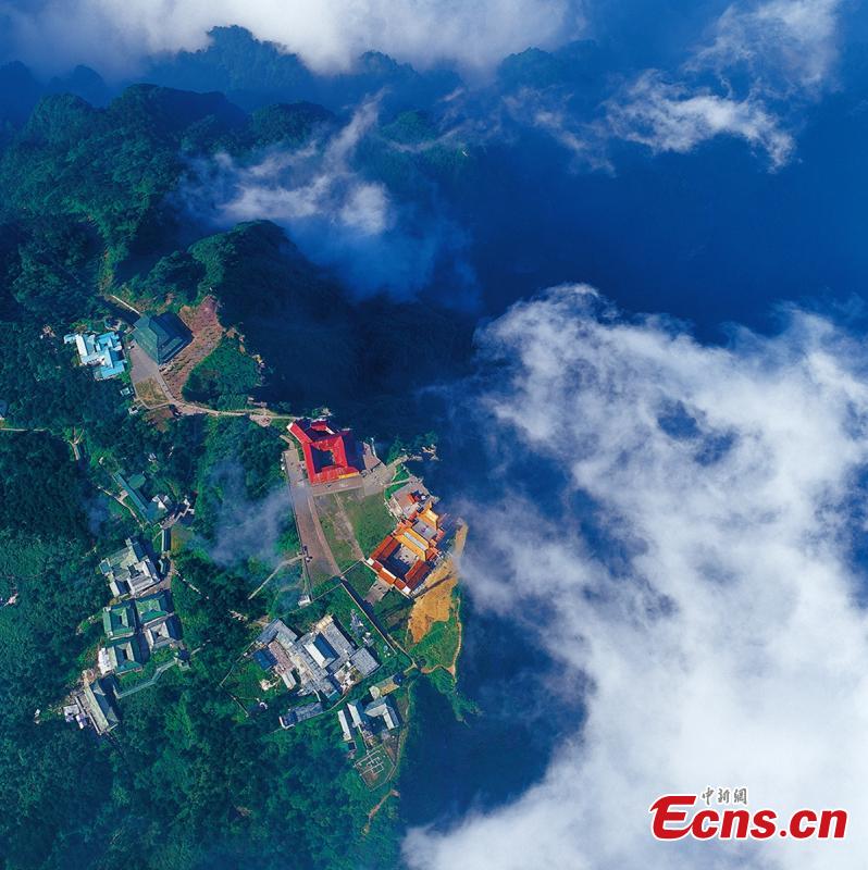 Famous photographer to release works of Mount Emei(1/6)