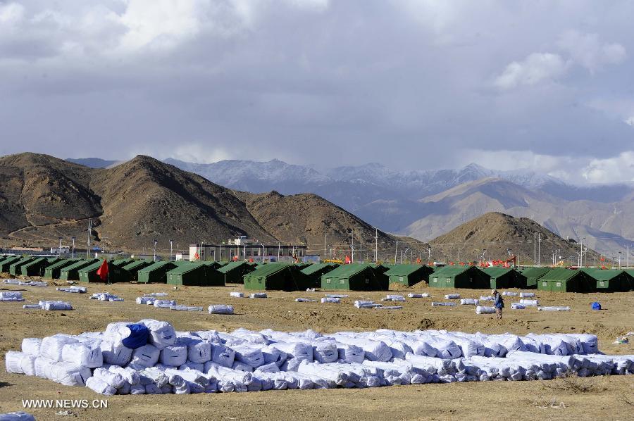 Makeshift tents built at settlement in quake-stricken Tibetan Xigaze(1/13)