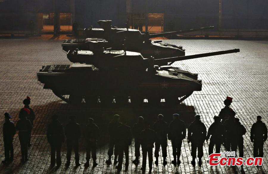 Russia's new Armata tank makes debut in parade rehearsal (1/9)