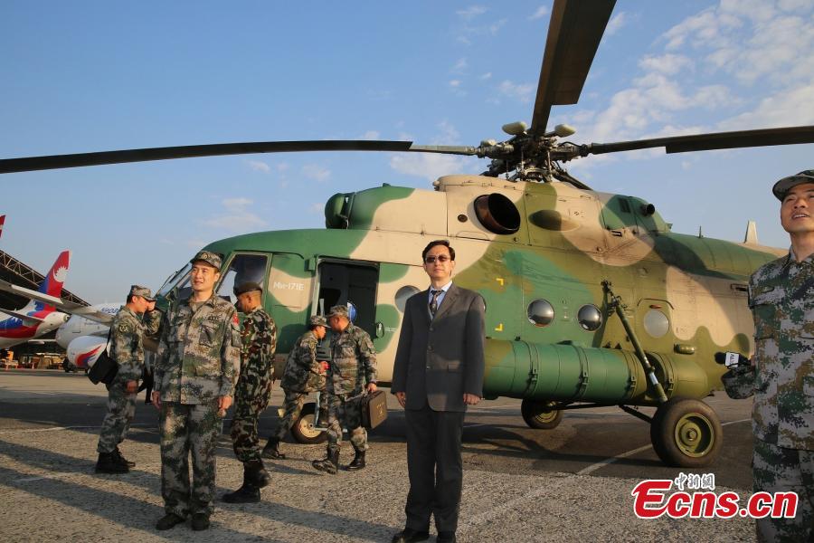 3 Chinese military helicopters assist Nepal rescue (1/1)