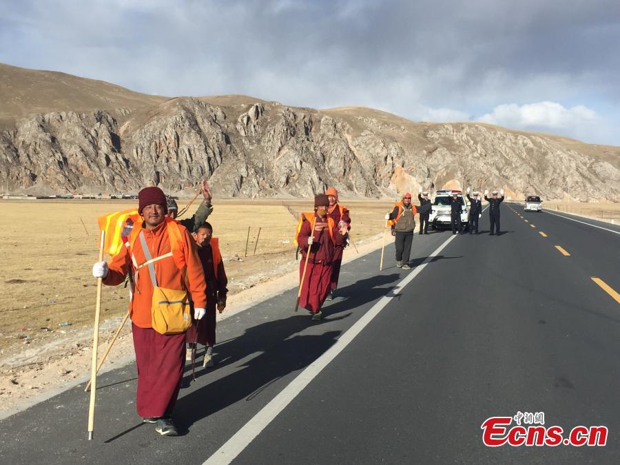 Police helps make pilgrimage safe (1/3)