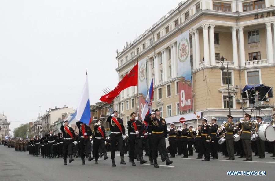 Soldiers take part in military parade in Vladivostok (1/8)
