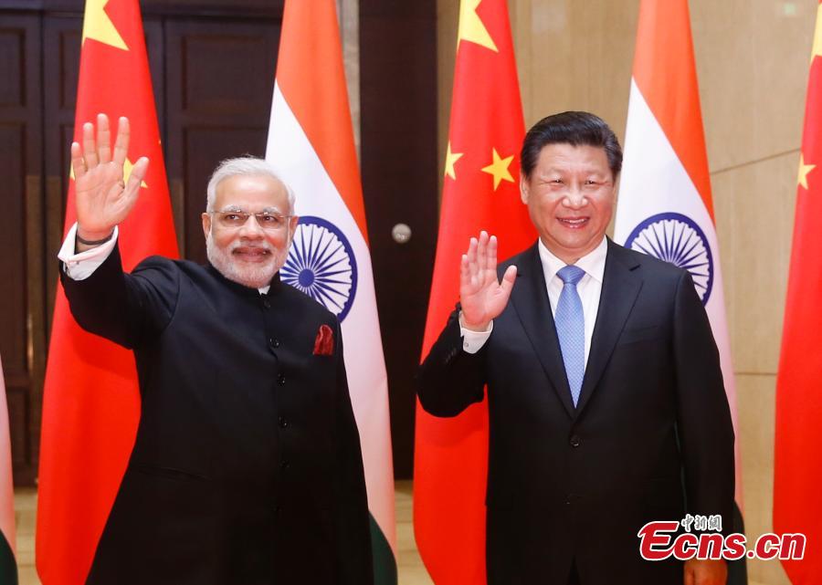 Xi meets visiting Indian PM(1/3)