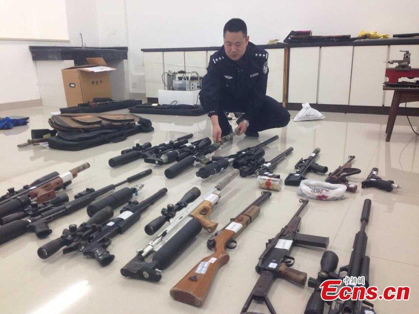 Police seize 22 guns and 6,000 bullets in Anhui(1/3)