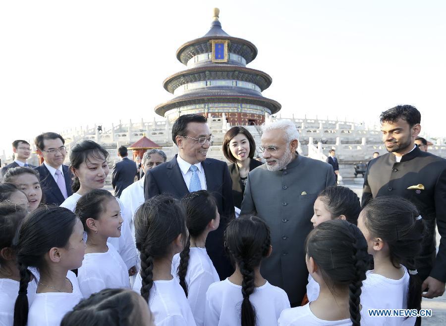 Premier Li, Modi attend Taichi and Yoga show at Temple of Heaven(1/6)