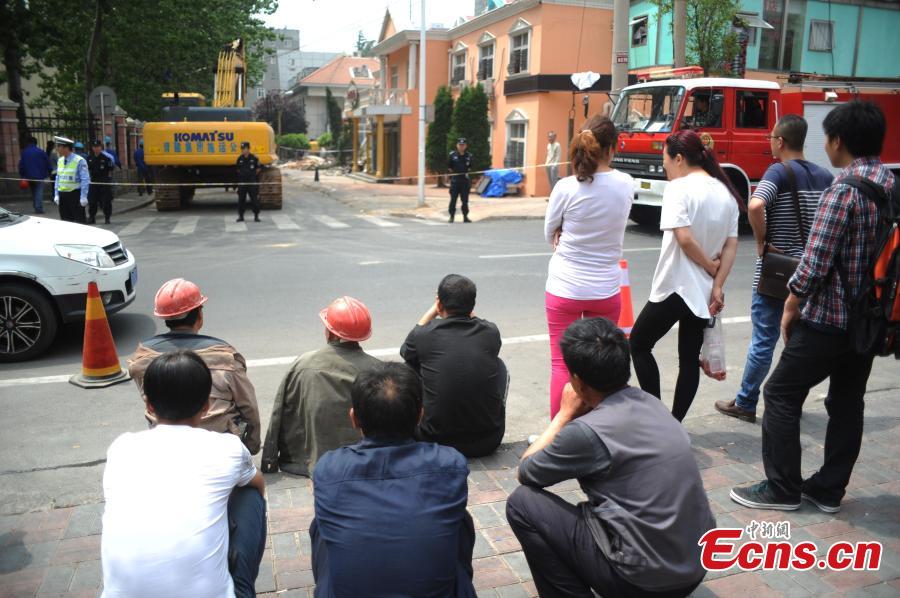 2 dead, over 10 injured in east China's hotel gas explosion (1/1)