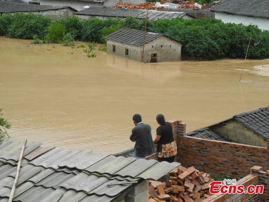 Rainstorms lash south China, affecting 1 million (1/1)