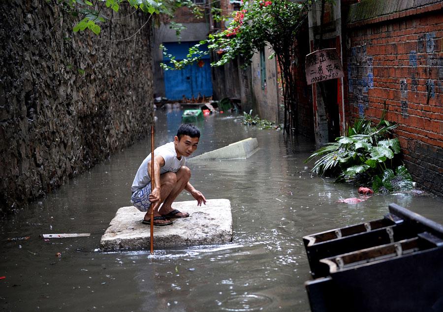 Heavy rain hits southwestern China(1/7)
