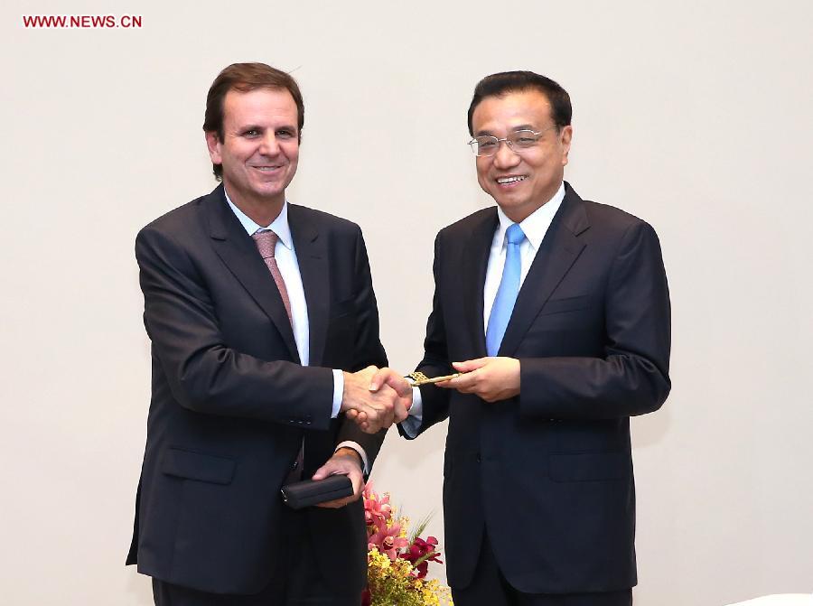 Premier Li receives city key of Rio de Janeiro(1/1)