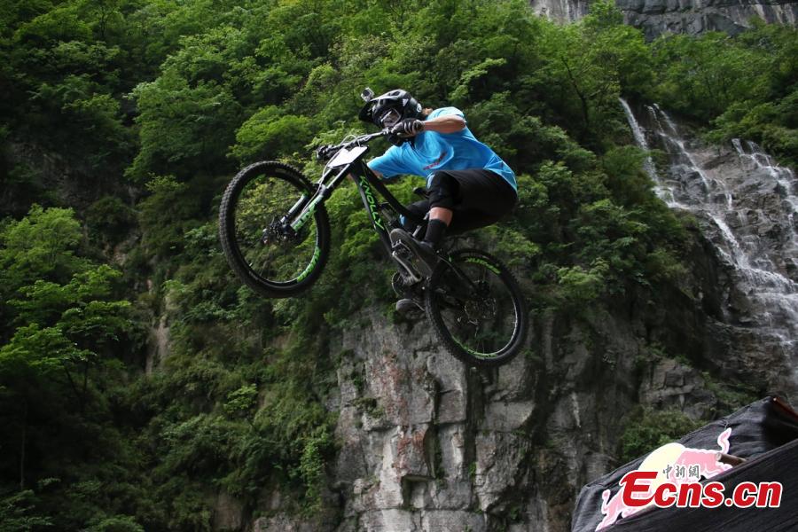 Cyclist finishes 999 steps in 29.94 seconds(1/9)