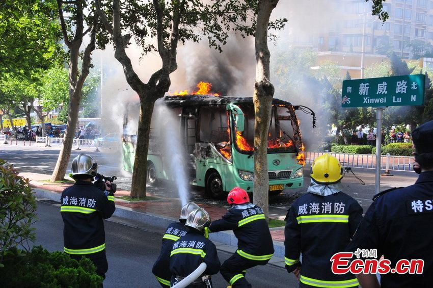 Bus on fire in E China's Weihai (1/2)