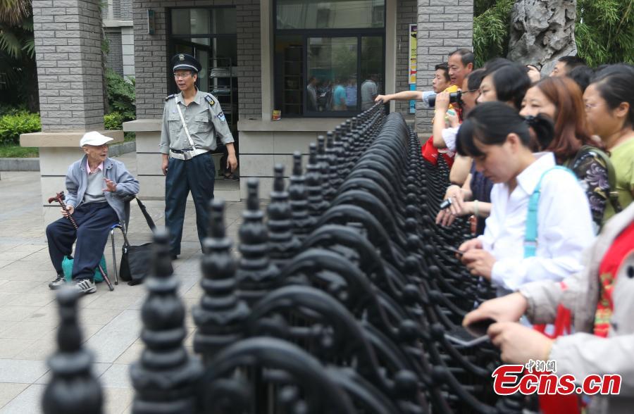 86-year-old takes Gaokao for 15th time (1/5)