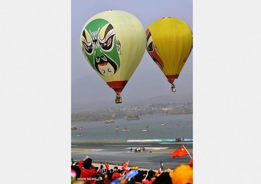 Peking Opera masks' fashionable side(1/11)