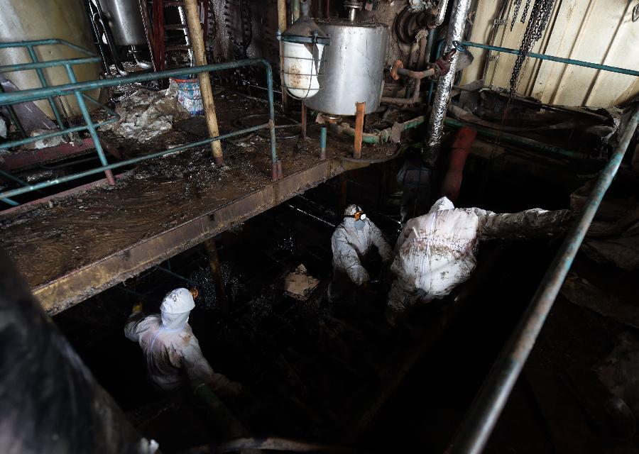 Victims' personal effects found in capsized ship Eastern Star(1/7)