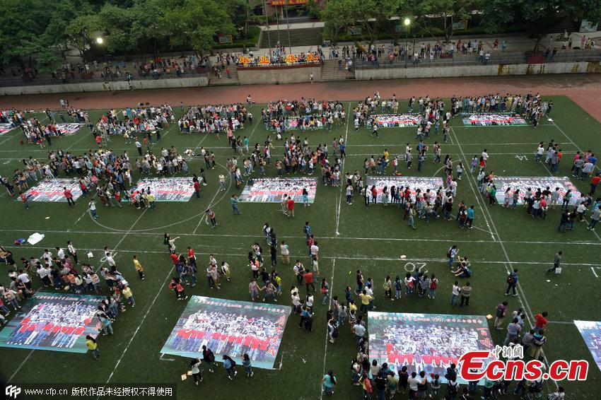 High school graduates plan to meet 10 years later with divided photos(1/3)