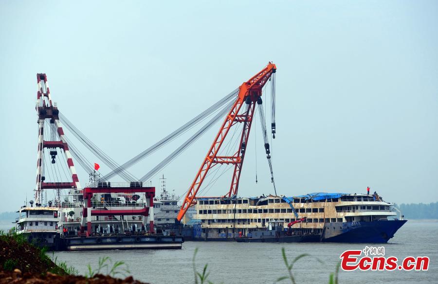 Capsized ship relocated for navigational safety(1/5)