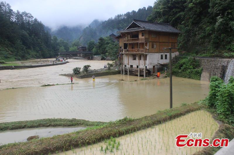 Heavy rains continue to batter southern regions of China(1/1)