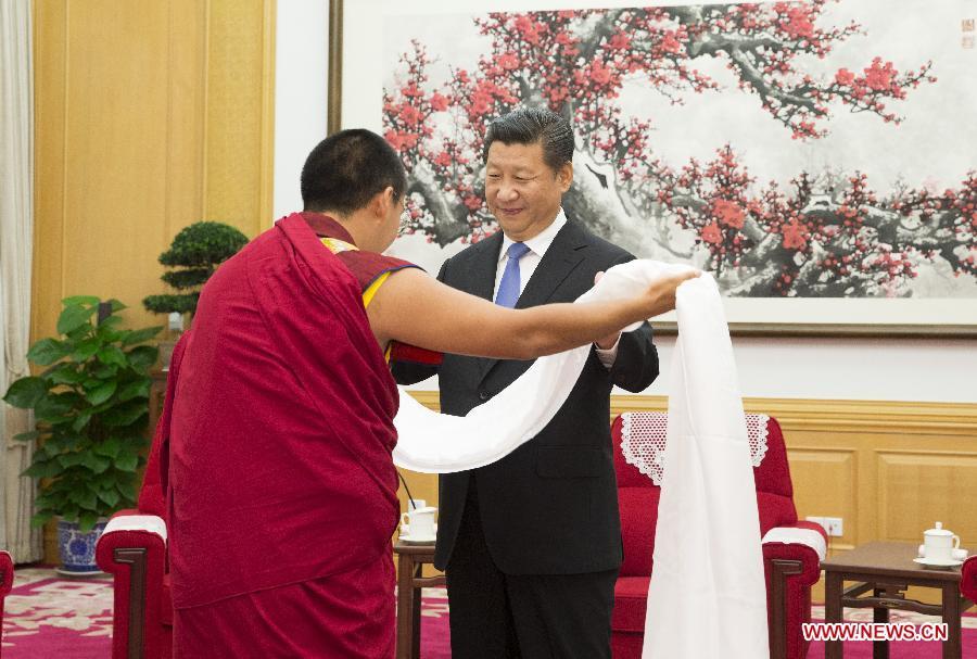 President Xi meets with the 11th Panchen Lama Bainqen Erdini Qoigyijabu(1/2)