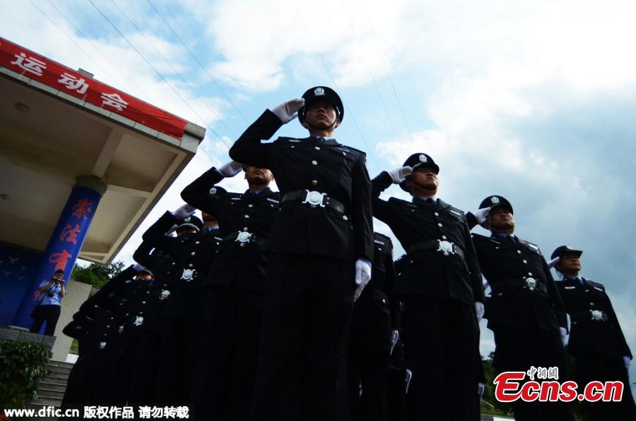 Central China city holds police sports meeting(1/3)