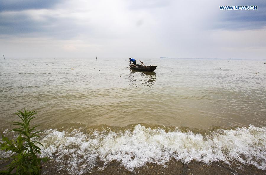 China's largest freshwater lake triples in size due to heavy rains(1/2)