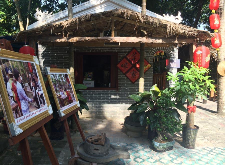 Village attracts tourists after first lady's visit(1/8)