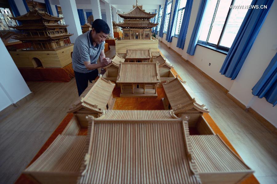 Miniature buildings built to preserve skill of ancient Chinese architecture(1/10)