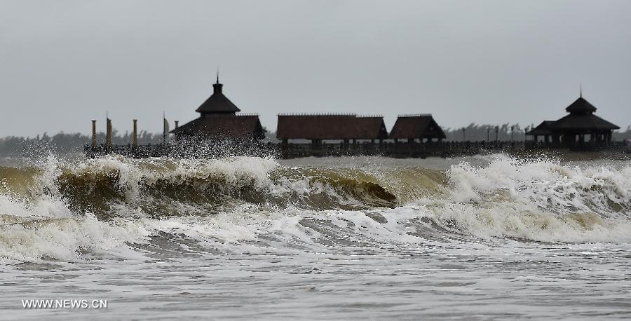 Typhoon Kujira makes landfall in south China(1/7)