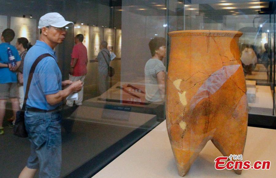Exhibition displays Beijing's 3,060 years of history (1/2)