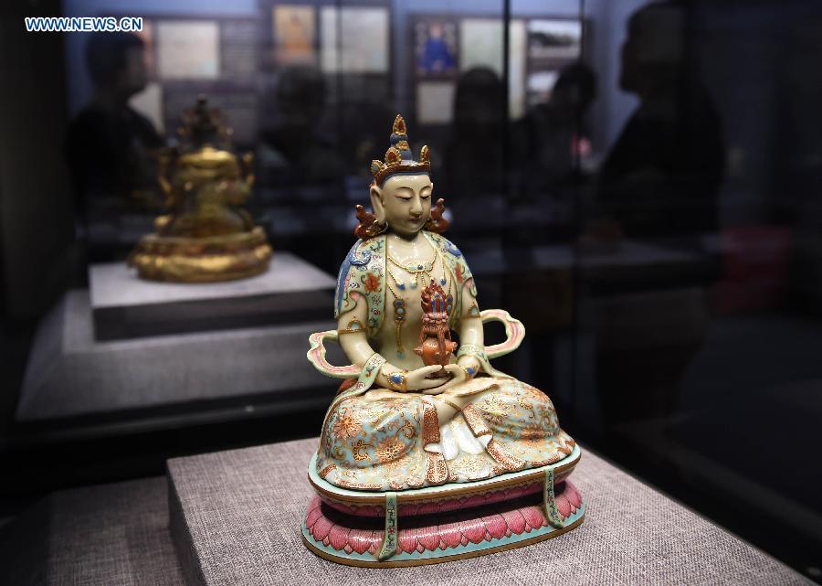 Cultural relics exhibition opens to public in Beijing(1/7)