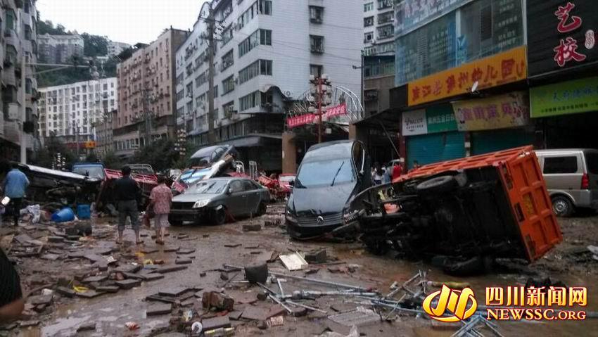 Flash floods wreak havoc in Sichuan(1/9)