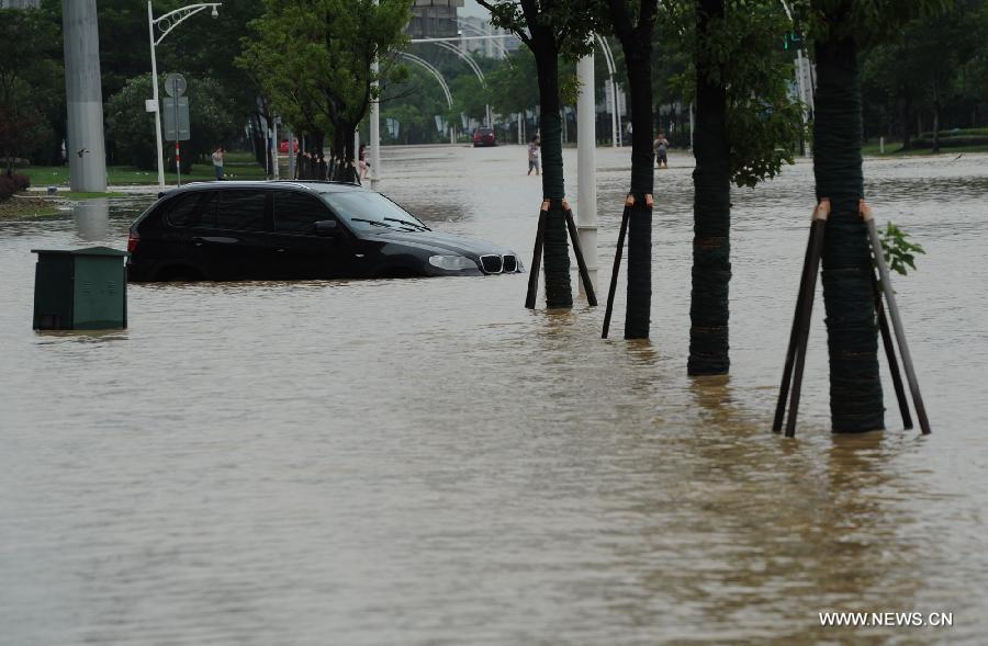 Rainstorms hit Nanjing, flooding streets(1/9)