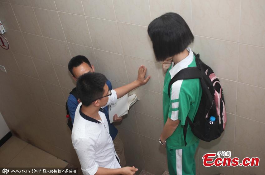 Top universities fight for high scorer(1/3)